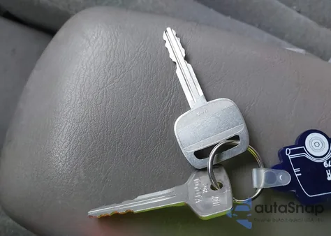 1998 Toyota Avalon Xl from USA, damaged, VIN 4T1BF18B0WU271222